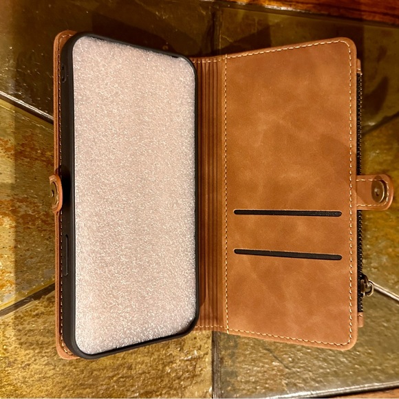 CaseMe Magnetic Wallet Case iPhone 12 & 12 Pro NEW Never Used!! - Picture 5 of 8